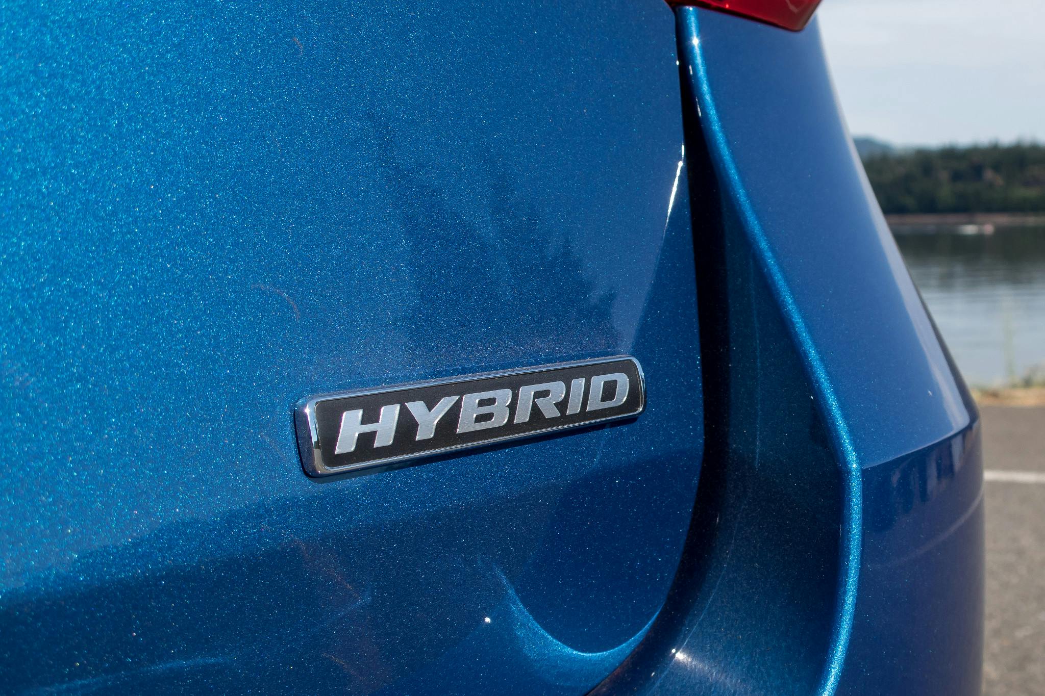 what are the pros and cons of hybrid cars?