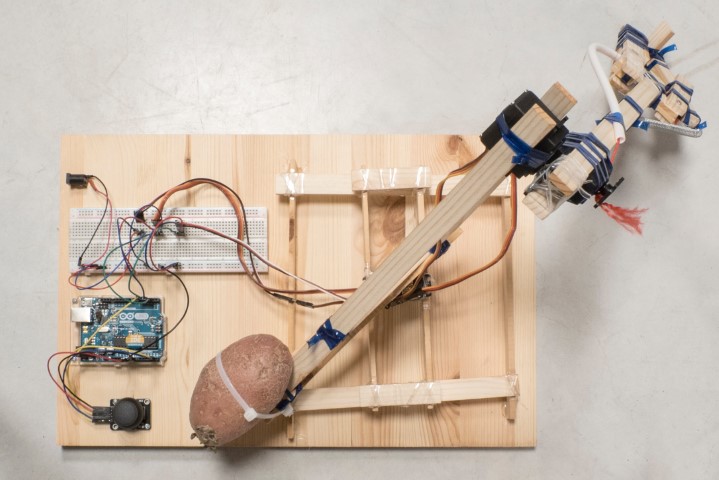 Make orders robotic arm with arduino