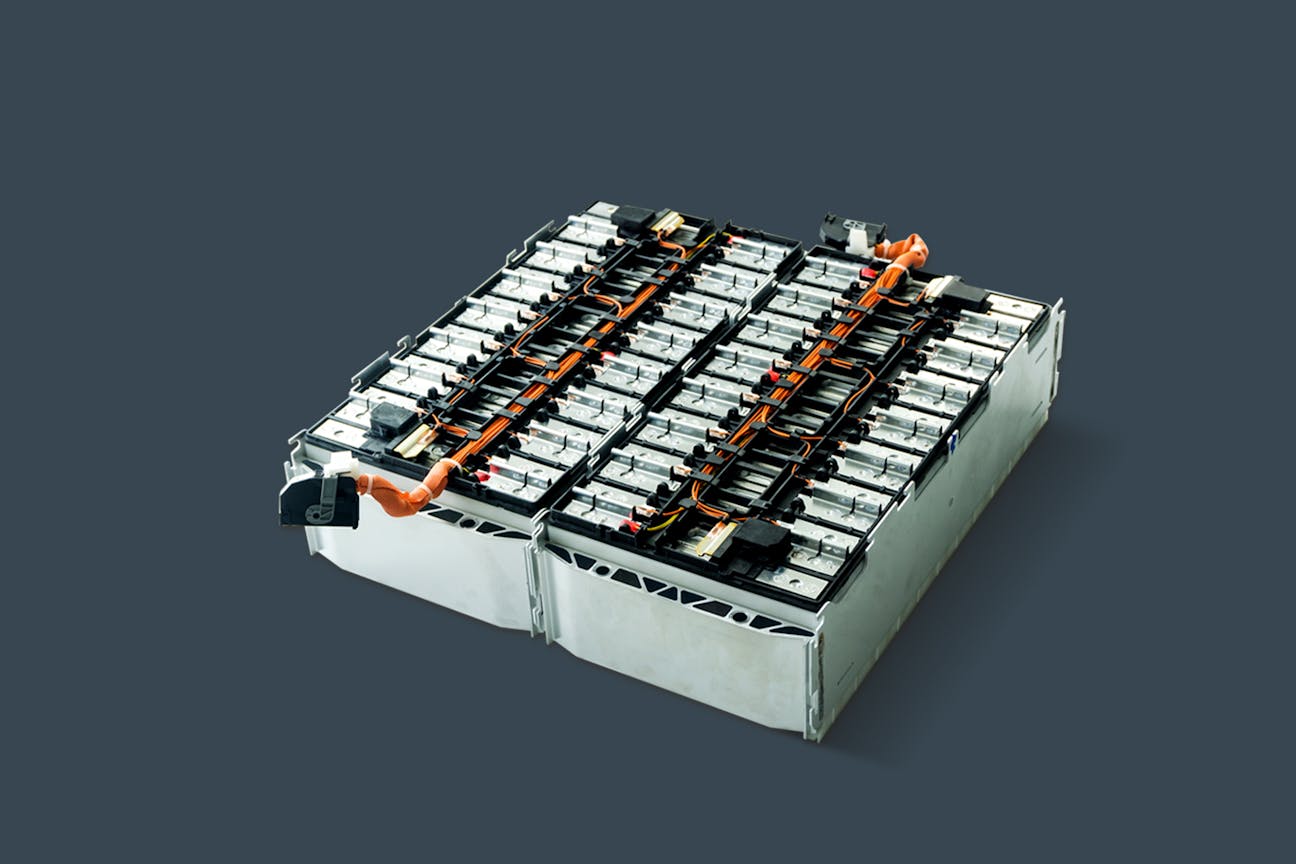 电池生产:优质锂离子电池通过焊缝检测