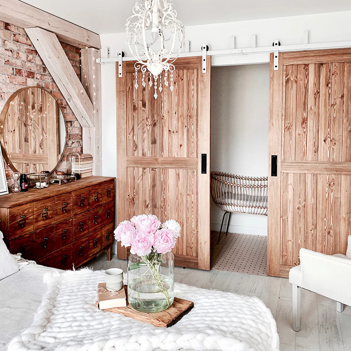 rustic bedroom, wooden sliding door, sliding door, rustic style interior, modern rustic style, barn sliding doors, white sliding system, bypass sliding doors, bypass wall bracket for sliding doors, white rustic chandeliers, brick bedroom wall