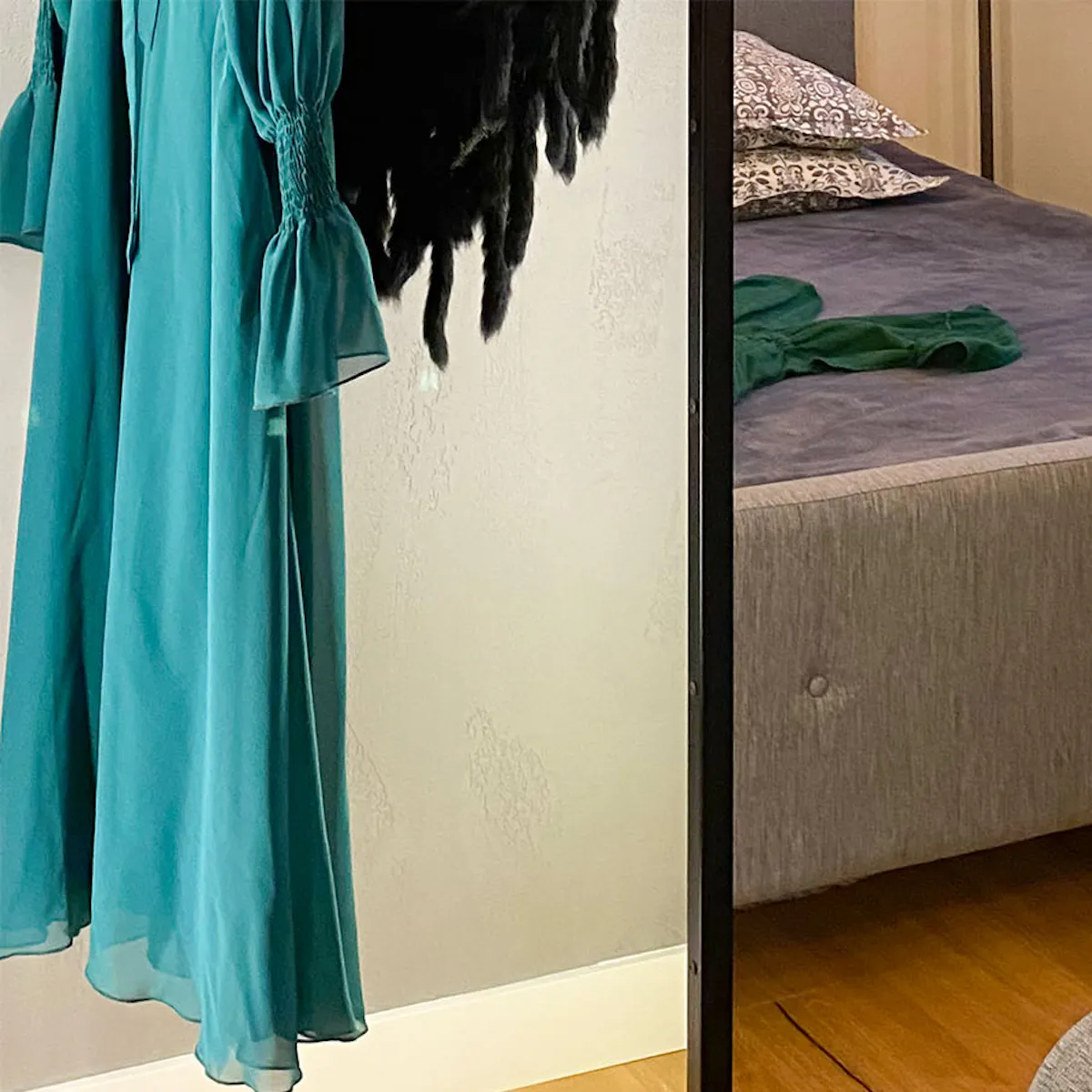 Sliding doors with mirror for a small loft-style walk-in closet