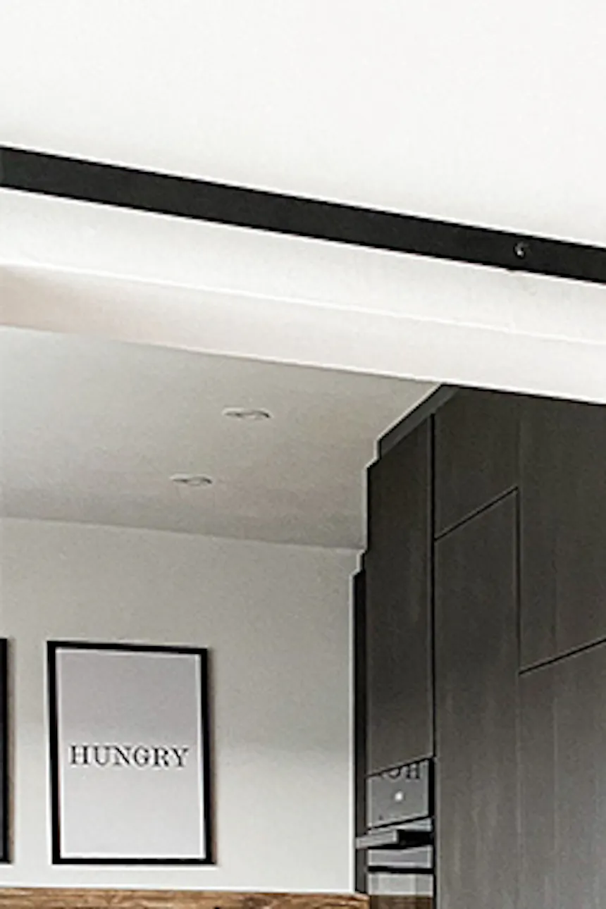 wood and metal in the dining room, dark furniture in the kitchen, wooden sliding door, black sliding system, sliding door to the kitchen, dark brown fitted kitchen