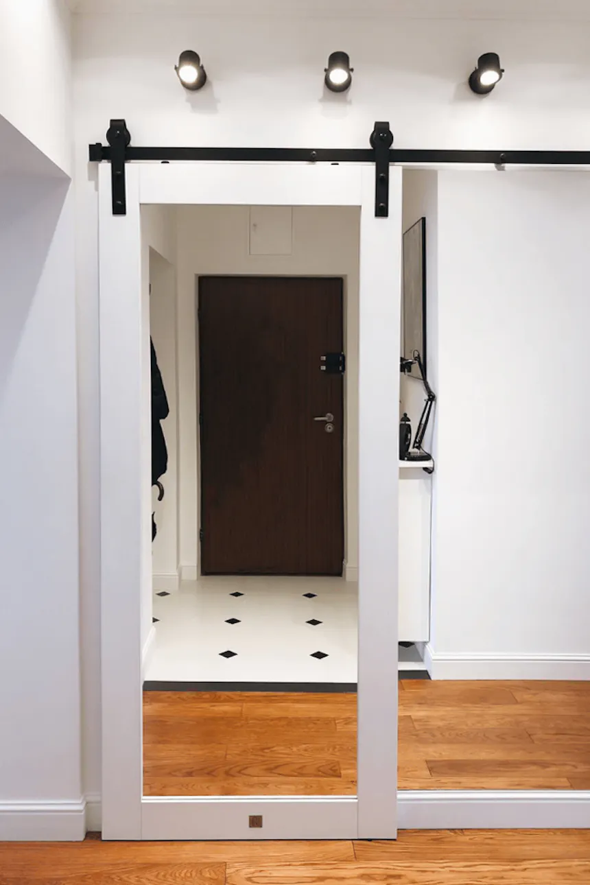 sliding door with mirror, sliding door made of solid wood, wooden door with mirror, sliding door for wardrobe, mirror in the hallway, large mirror in the hallway, sliding mirror