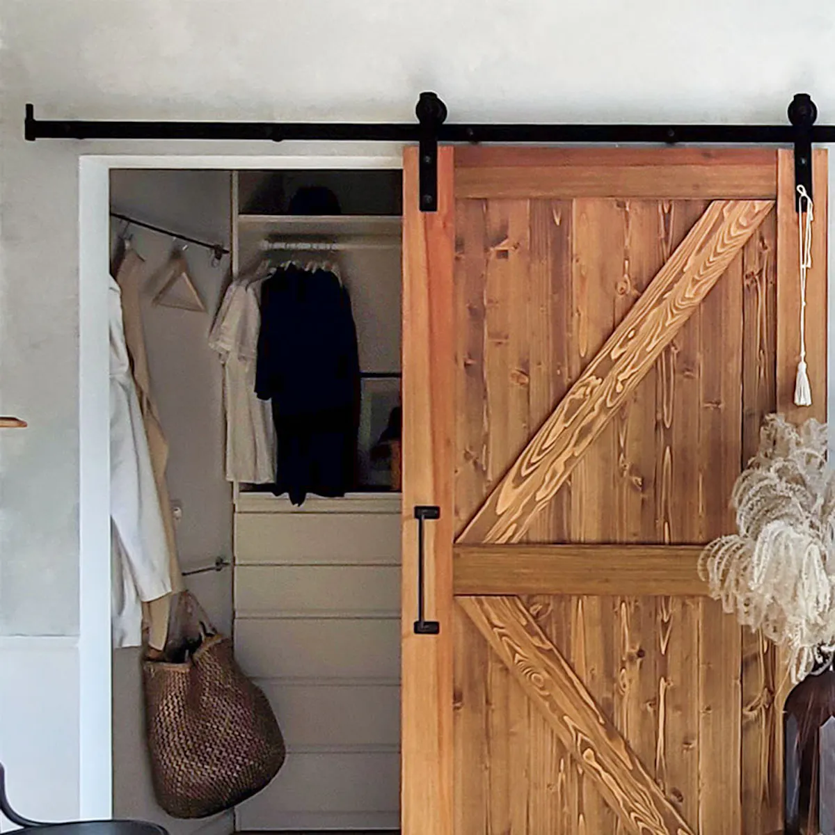 portes coulissantes en bois du dressing