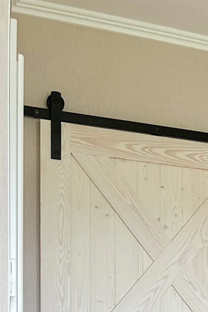 portes coulissantes rustiques blanches pour dressing