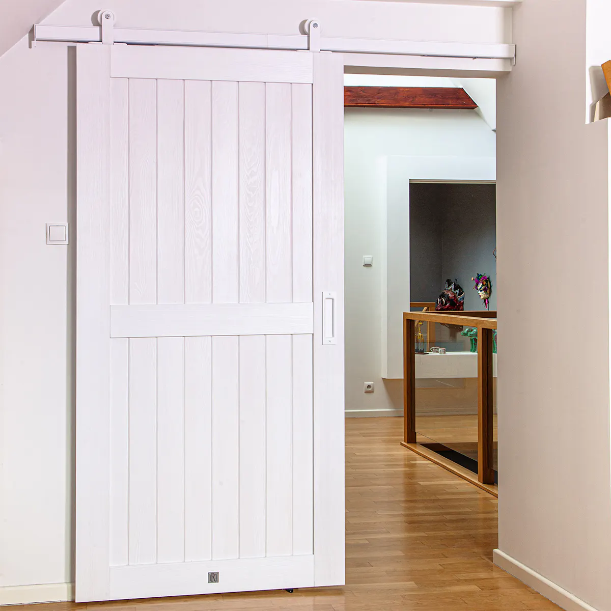 portes coulissantes en bois blanc avec système coulissant blanc