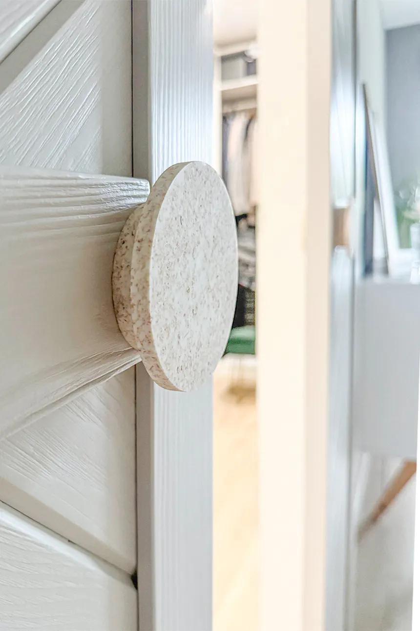 Round handle for wood sliding doors