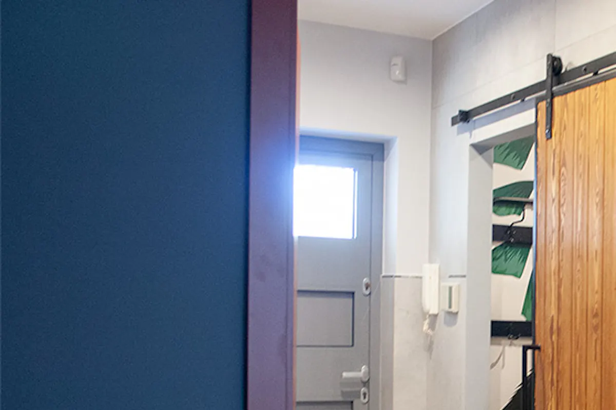 Sliding doors to a wardrobe, sliding door in a metal frame