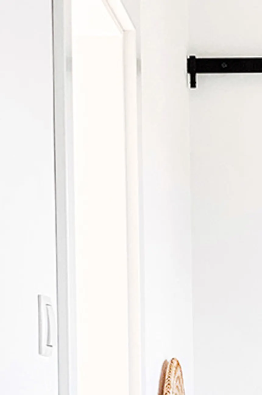 bedroom with wardrobe, bedroom in rustic style, narrow sliding door, sliding door in wardrobe, white door, rustic white, black bedroom decorations