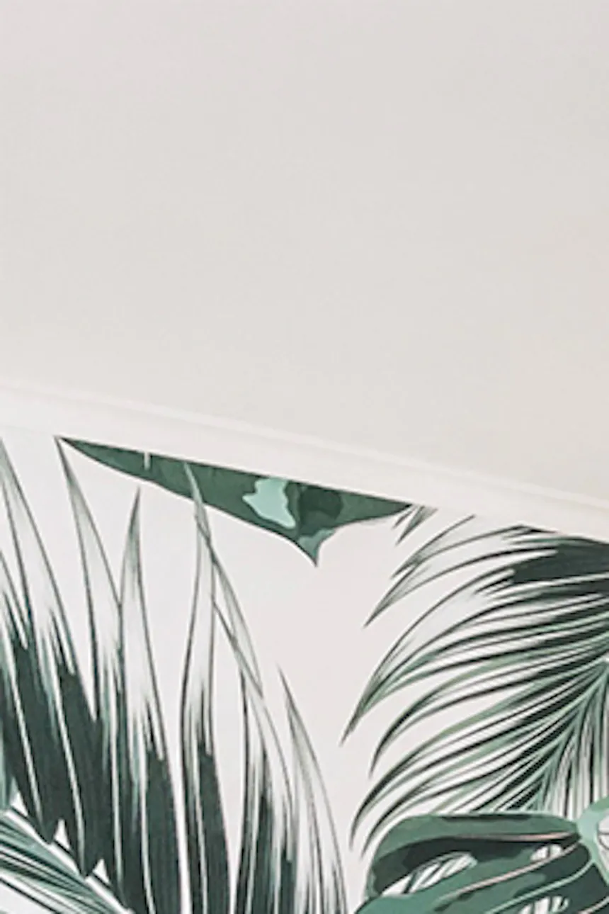 doubles portes coulissantes vertes dans la chambre avec papier peint décoratif