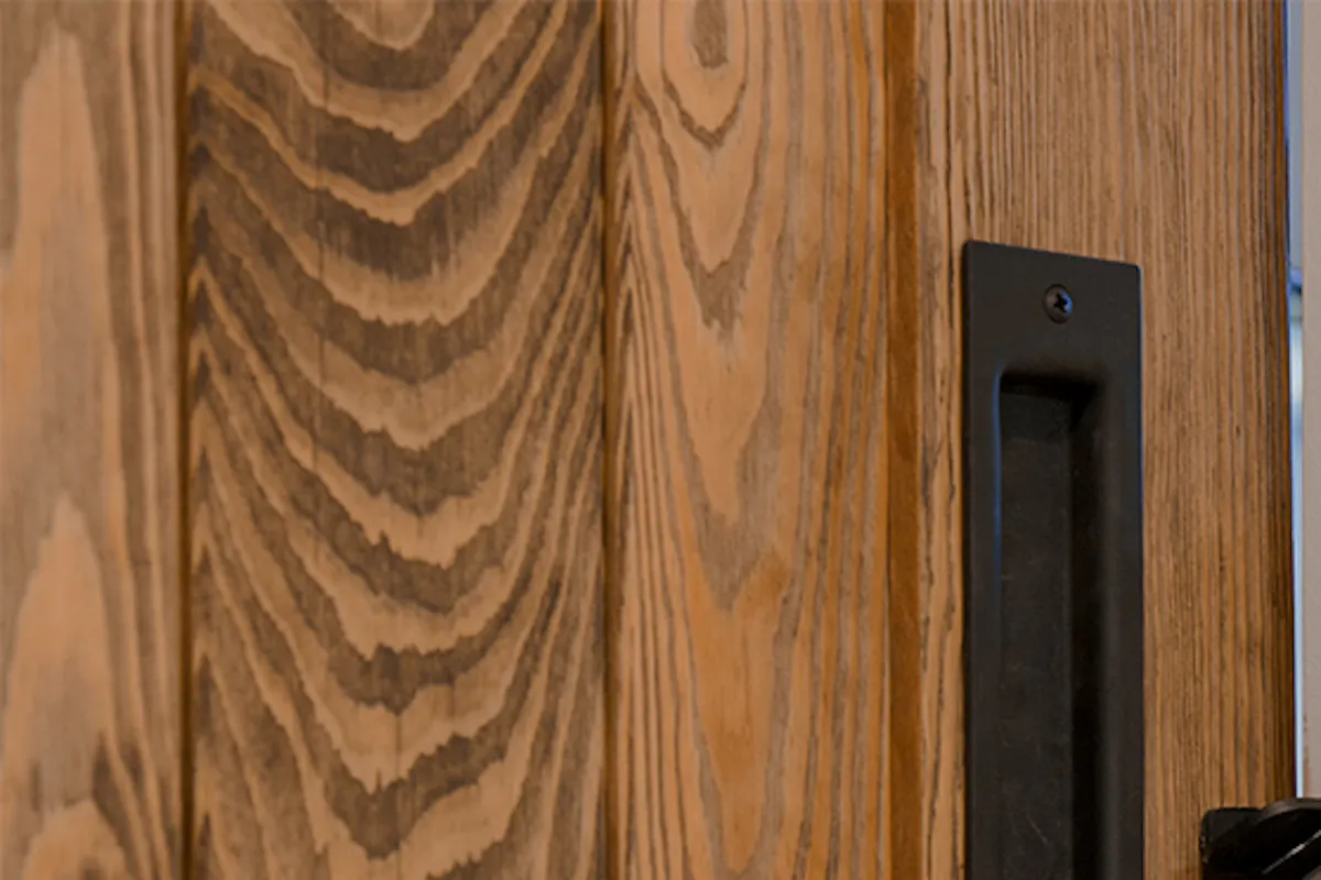 Lock for sliding doors and sliding door handle