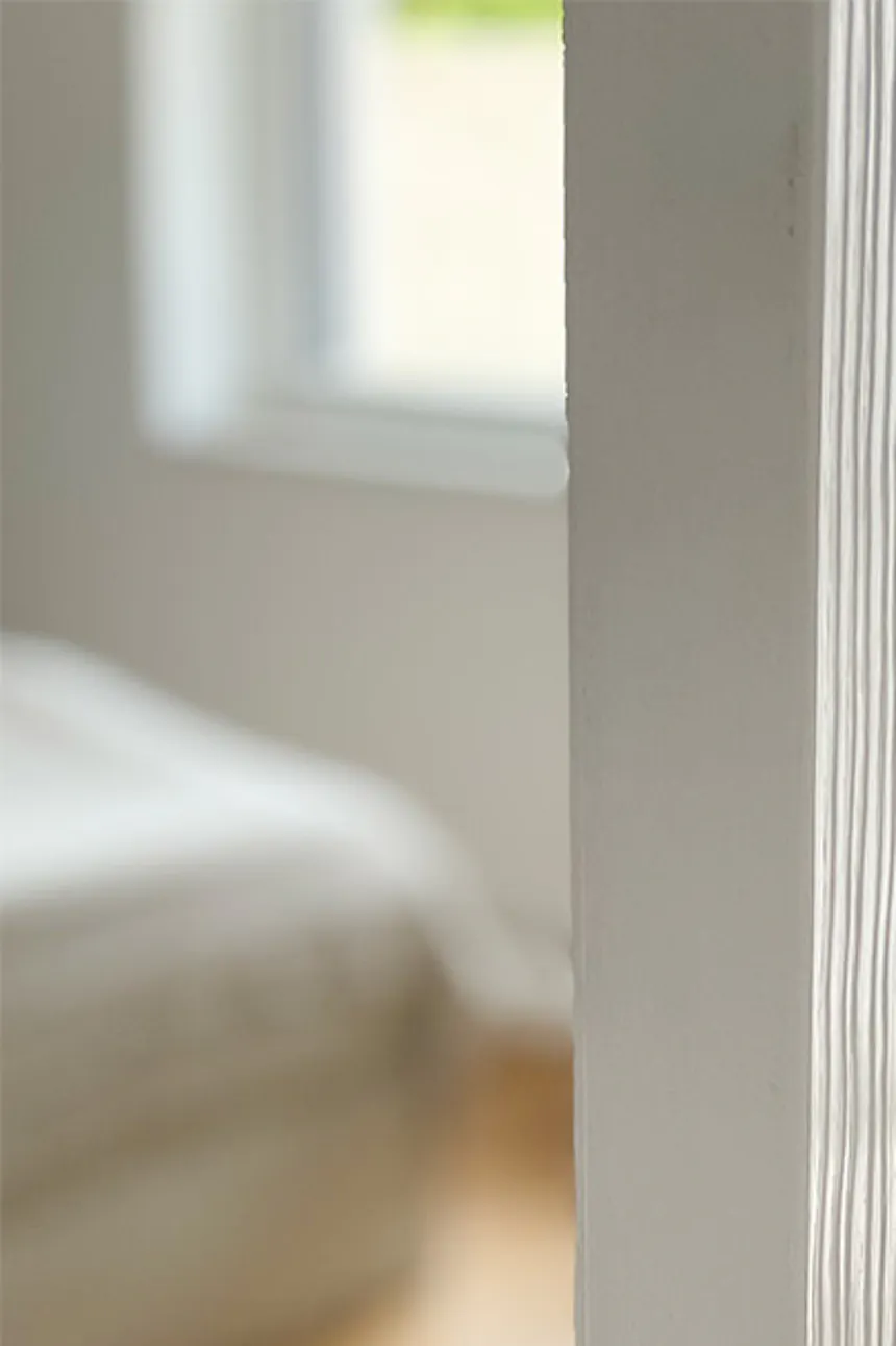 Black handle for white sliding doors, deeply brushed wood door