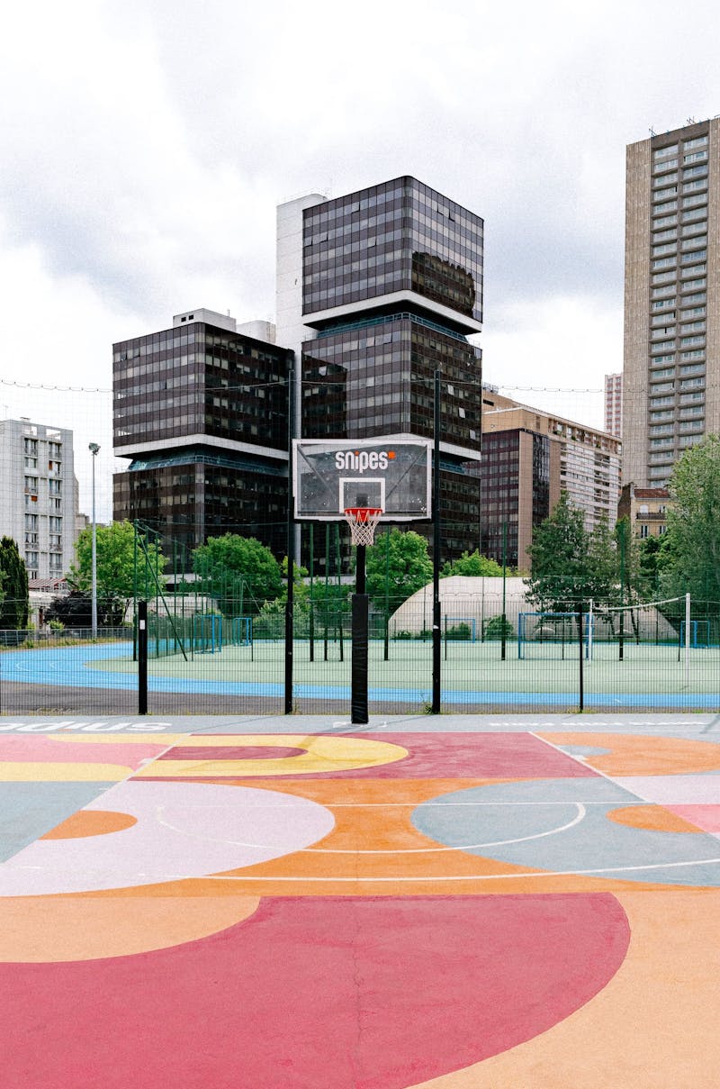 Basketball court in the 13th district of Paris - playground Charles Moureau Paris, Terrain de basket dans le 13e arrondissement de Paris - Basket Paris 13 