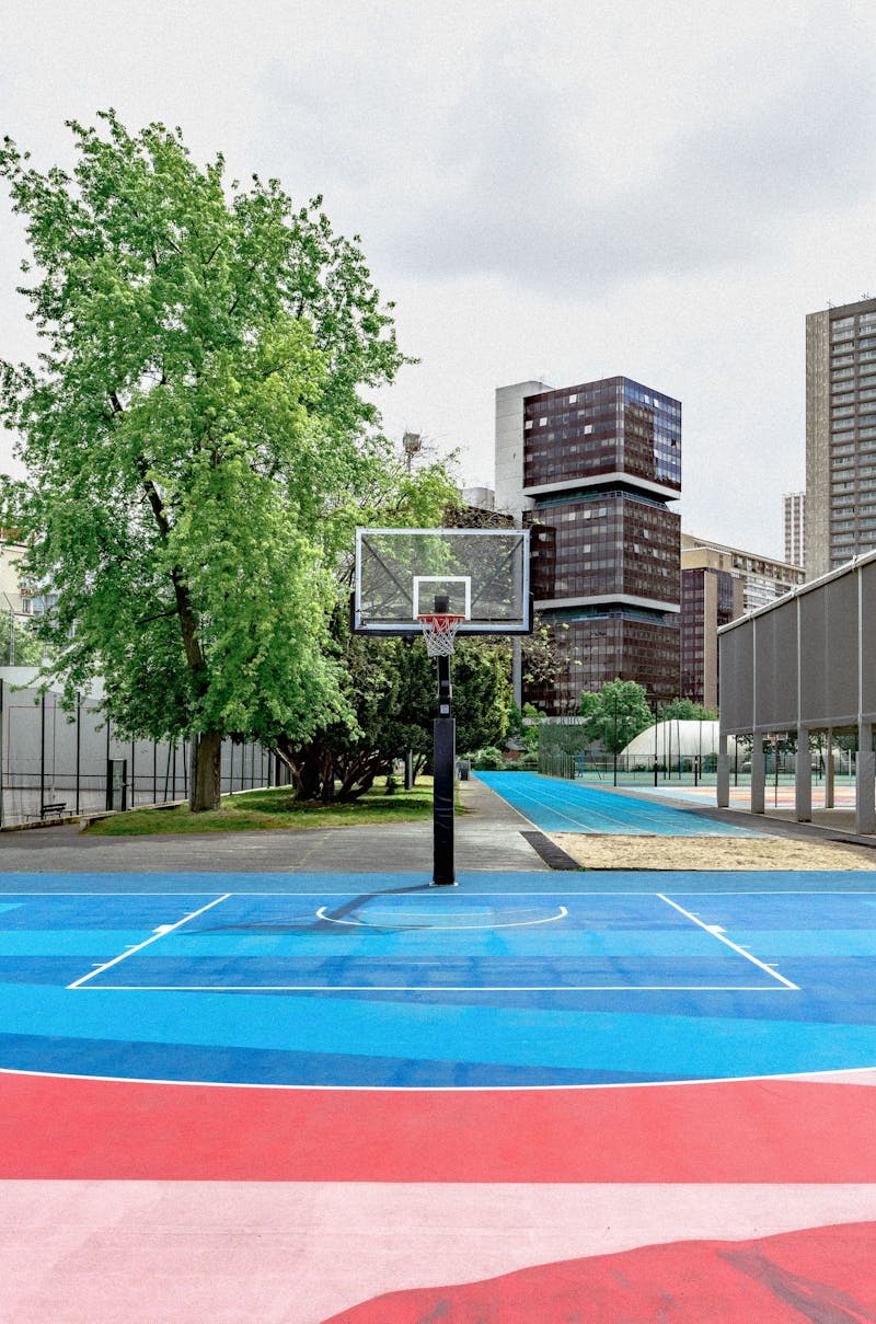 Basketball court in the 13th district of Paris - playground Charles Moureau Paris, Terrain de basket dans le 13e arrondissement de Paris - Basket Paris 13 