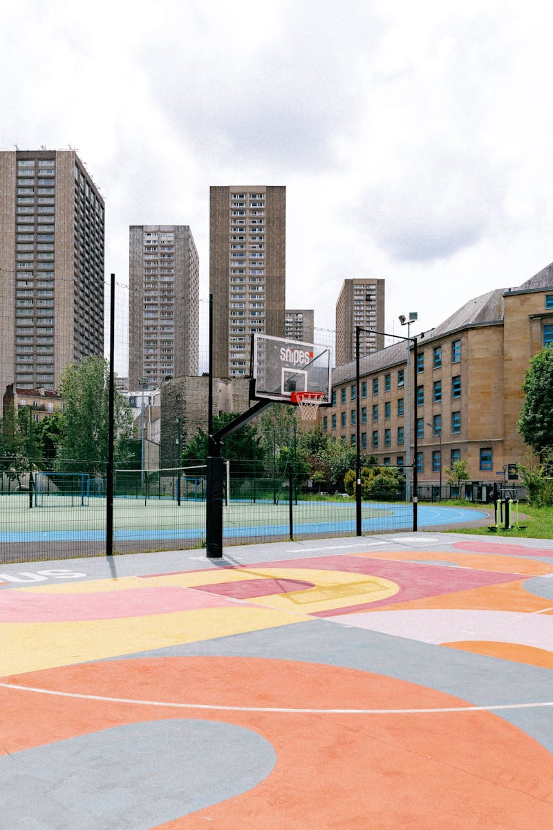Basketball court in the 13th district of Paris - playground Charles Moureau Paris, Terrain de basket dans le 13e arrondissement de Paris - Basket Paris 13 