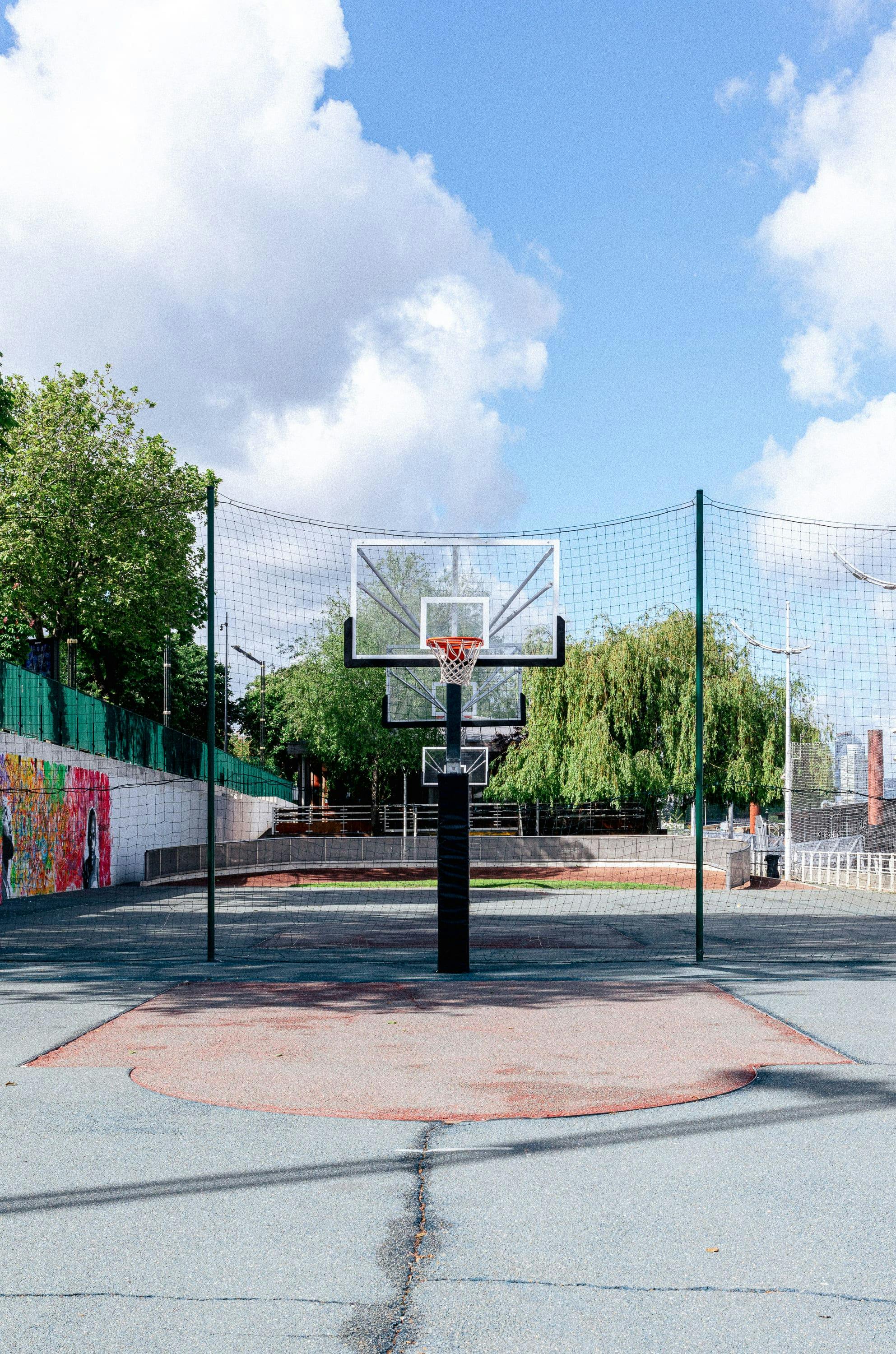Quai Charles Pasqua basketball playground near Paris