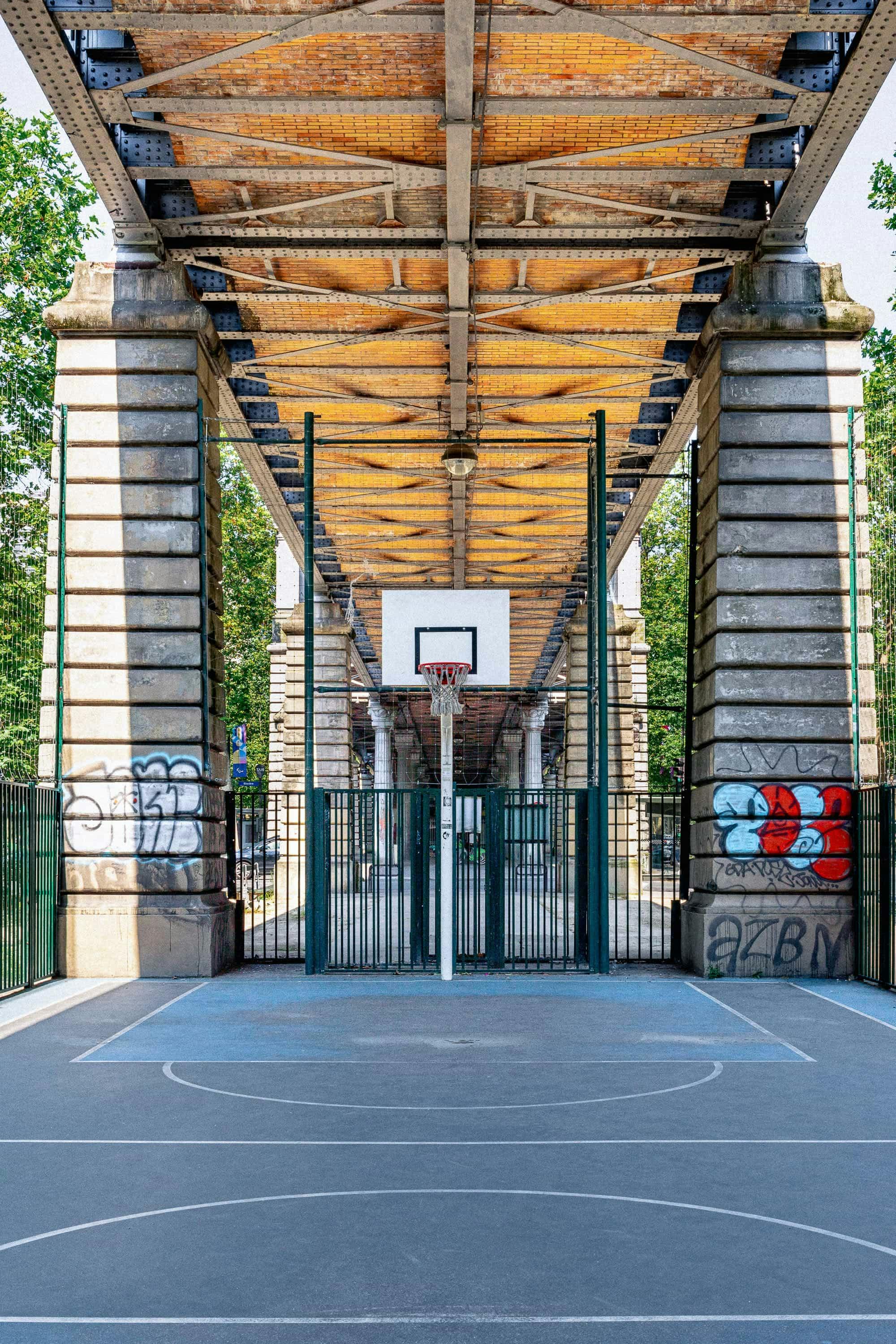 Glaciere basketball playground in Paris 13