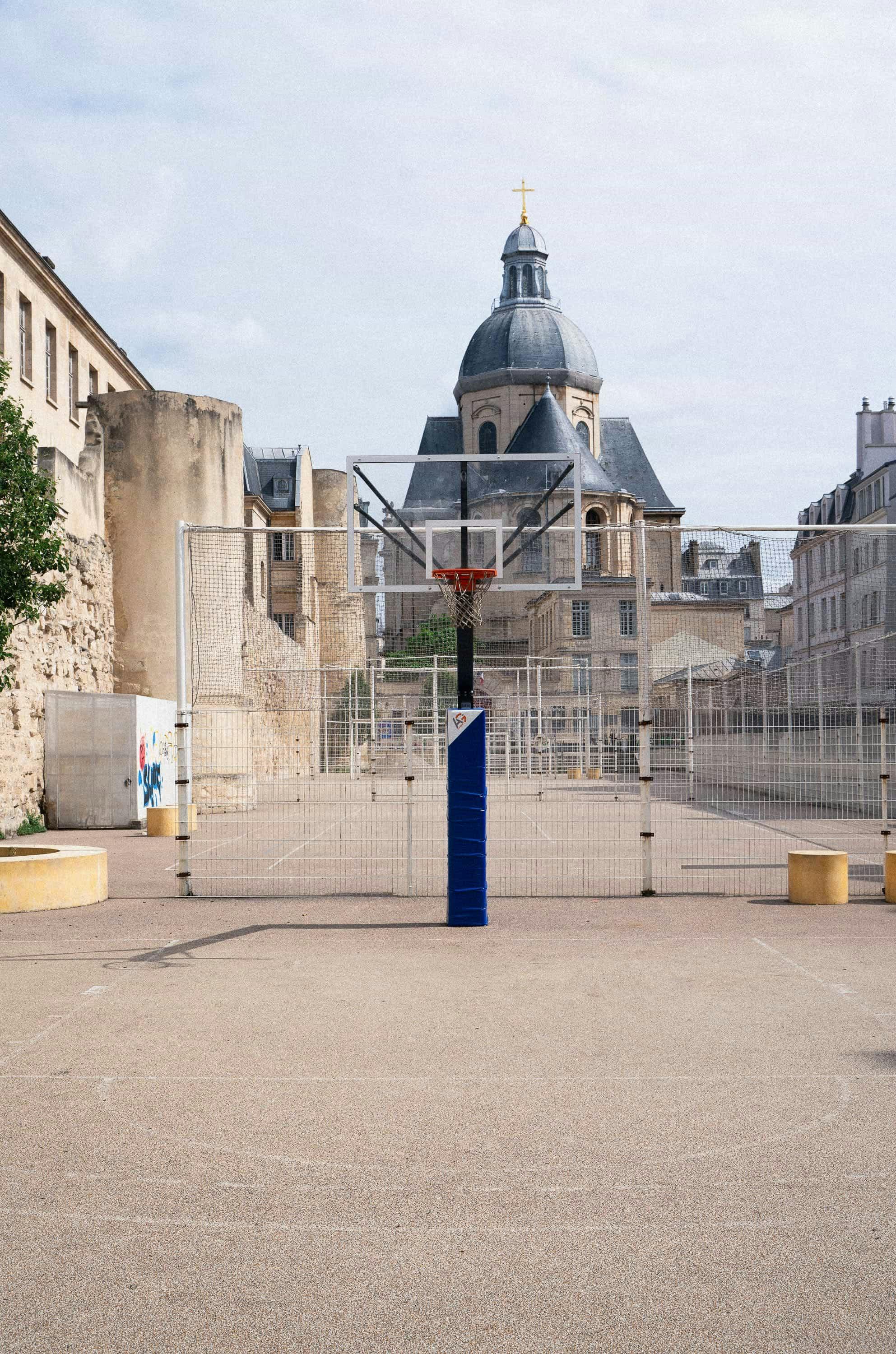 Saint Paul basketball playground in Paris 4
