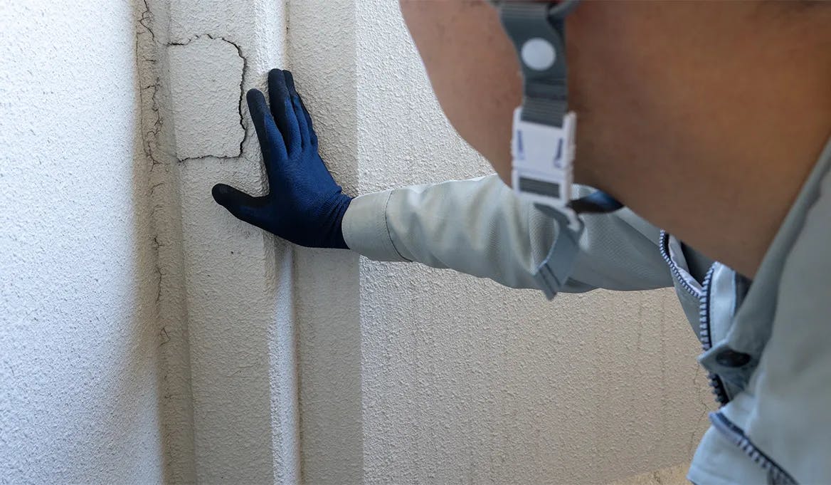 Inspect the Walls and Ceilings