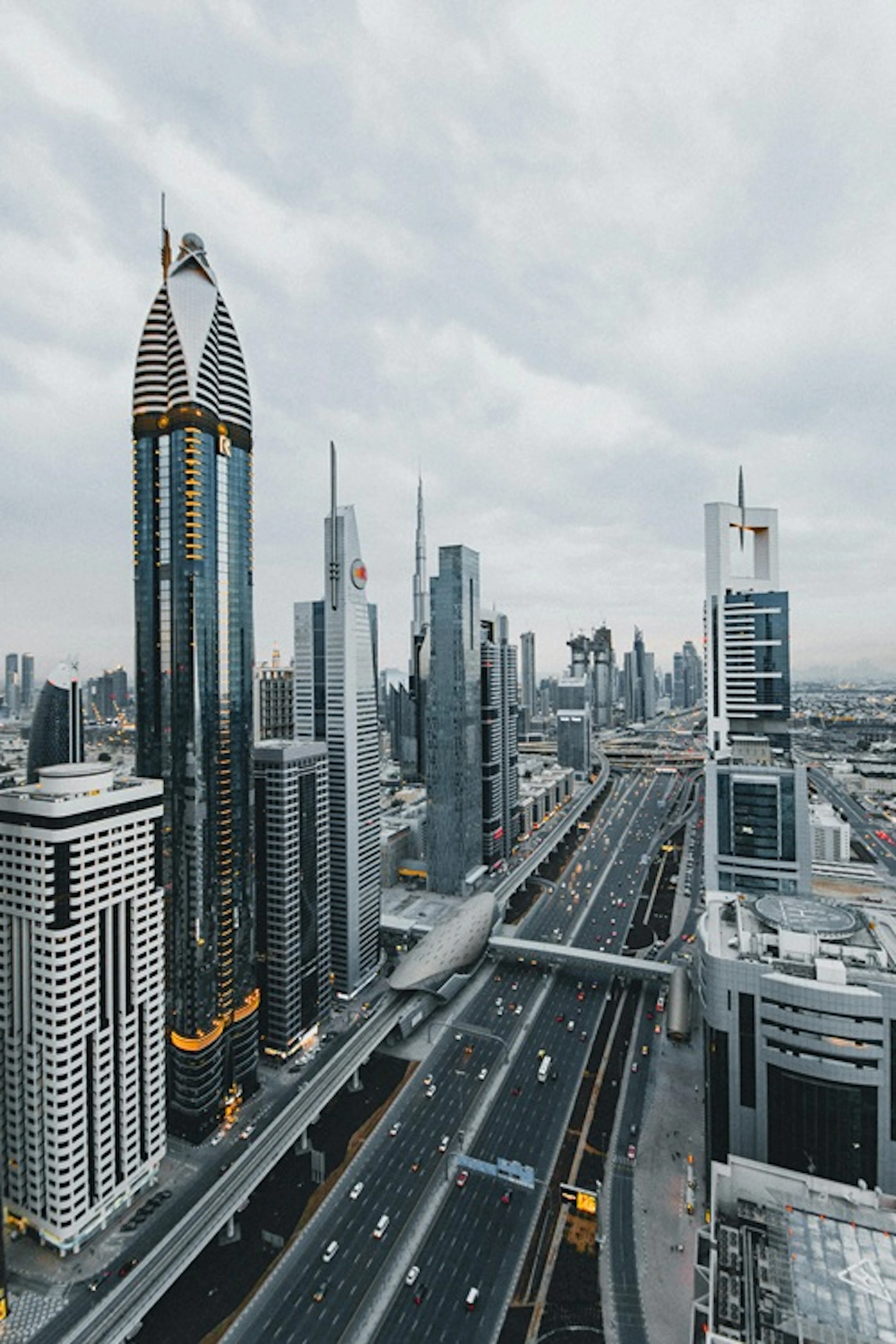 Townhouses vs Apartments: What’s Best for You in Dubai Off-Plan Market? (2025 Guide)