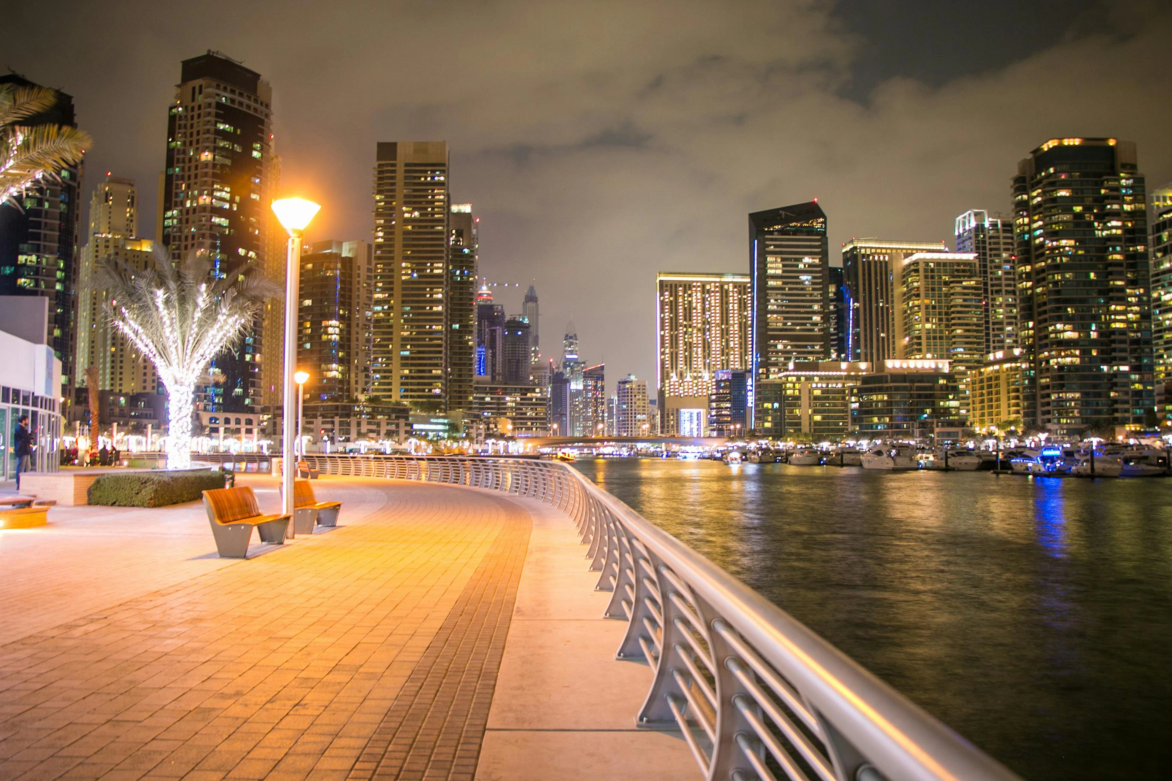 Townhouses vs Apartments: What’s Best for You in Dubai Off-Plan Market? (2025 Guide)