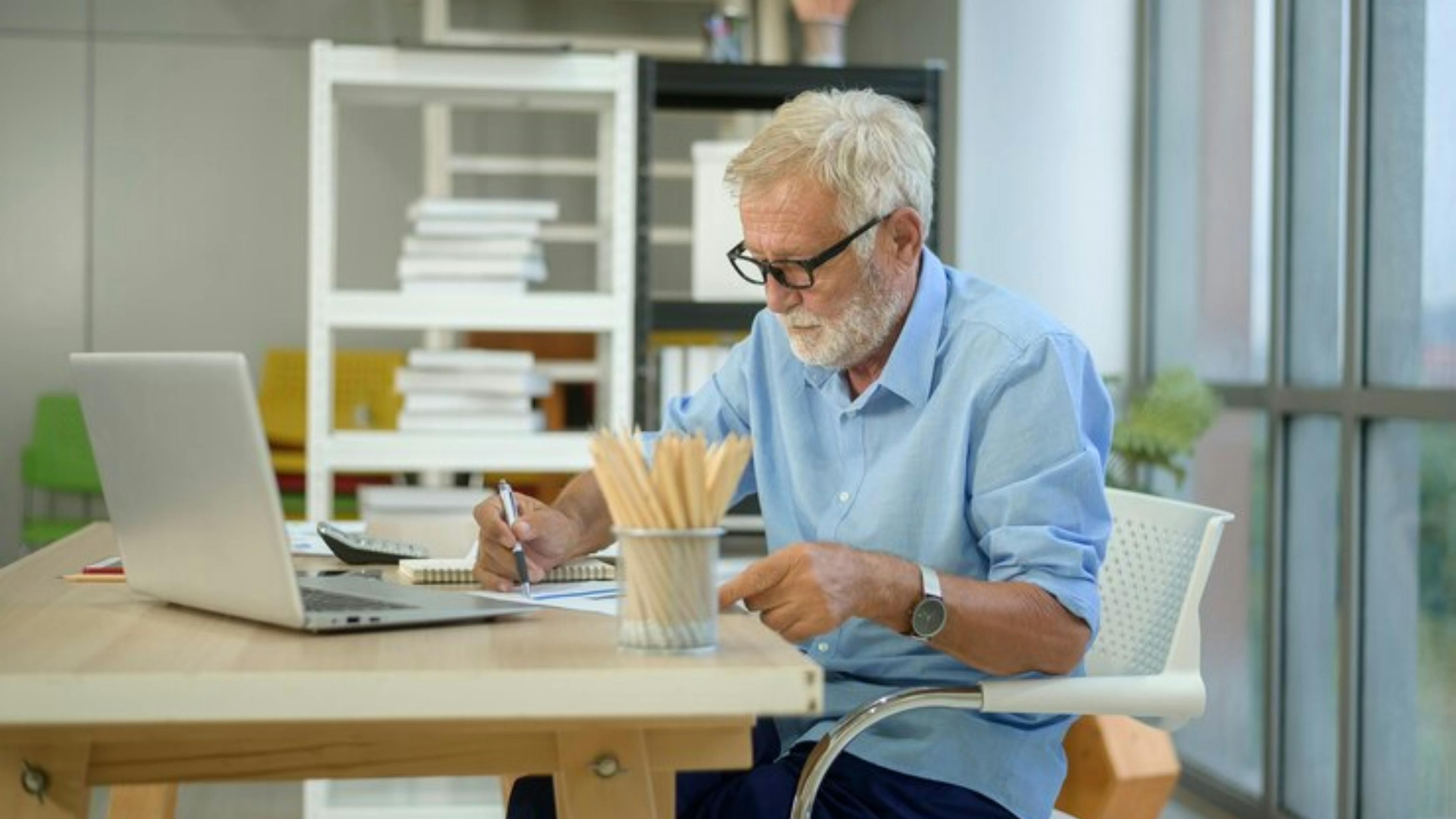 Aposentados podem continuar trabalhando?