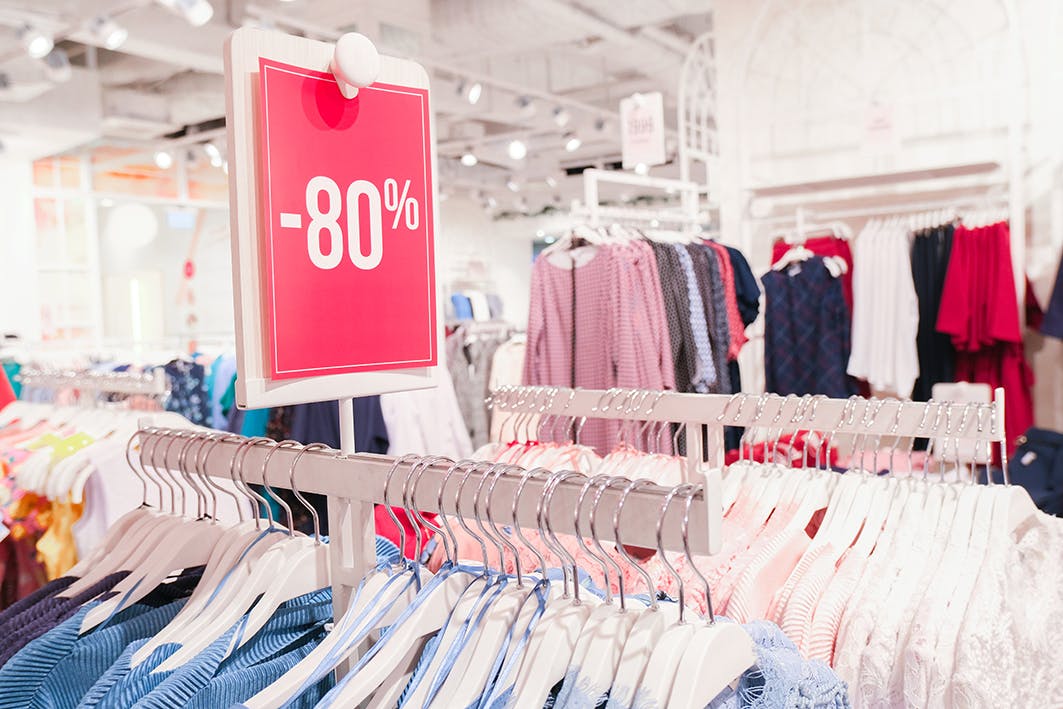 Profiter des fins de série et des 3èmes démarques pendant les soldes d'été pour la rentrée 