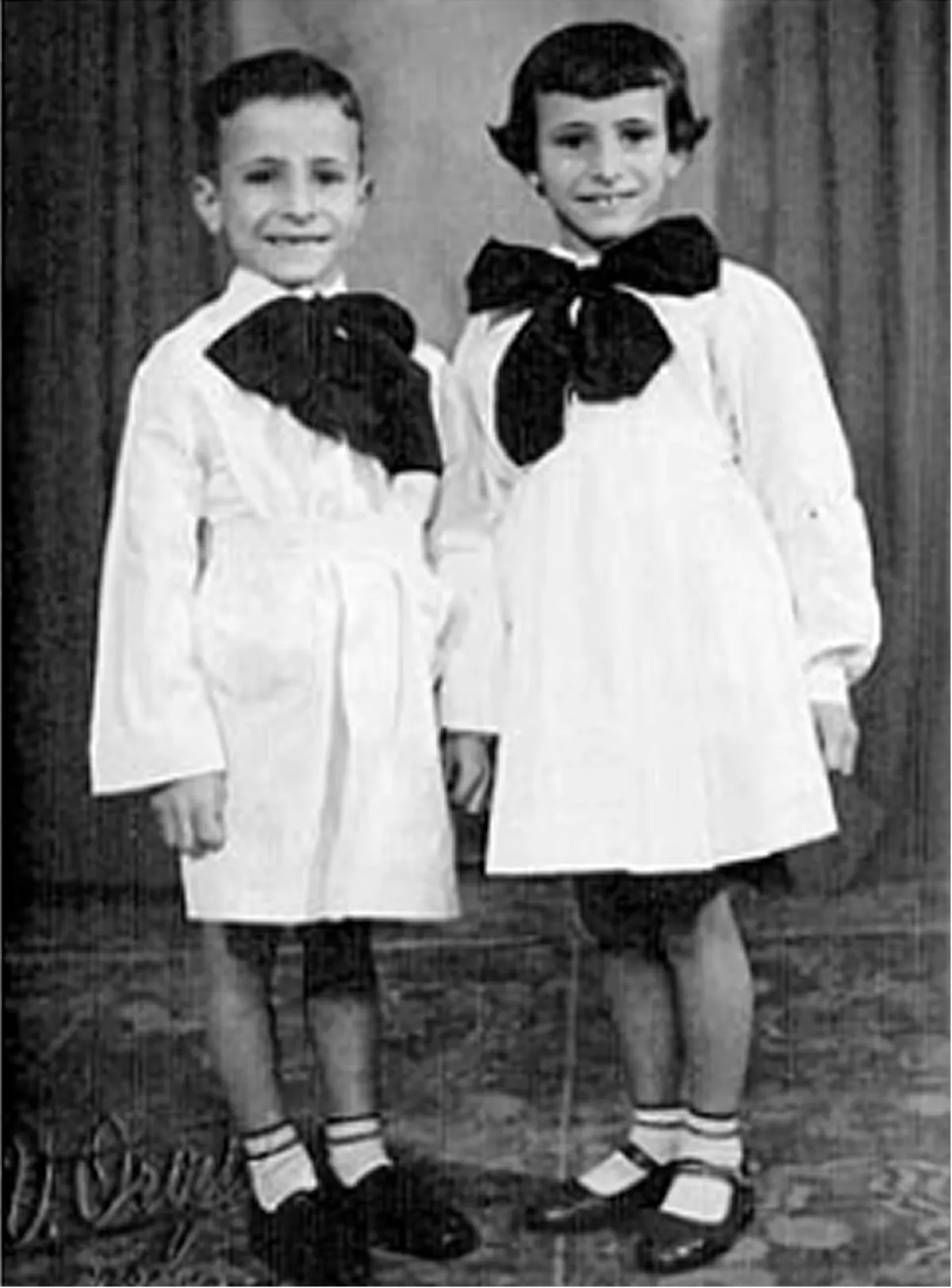 Rutilo junto a su hermana melliza. 