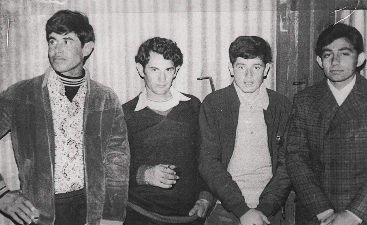 Luján (tercero de izquierda a derecha) junto a sus hermanos.