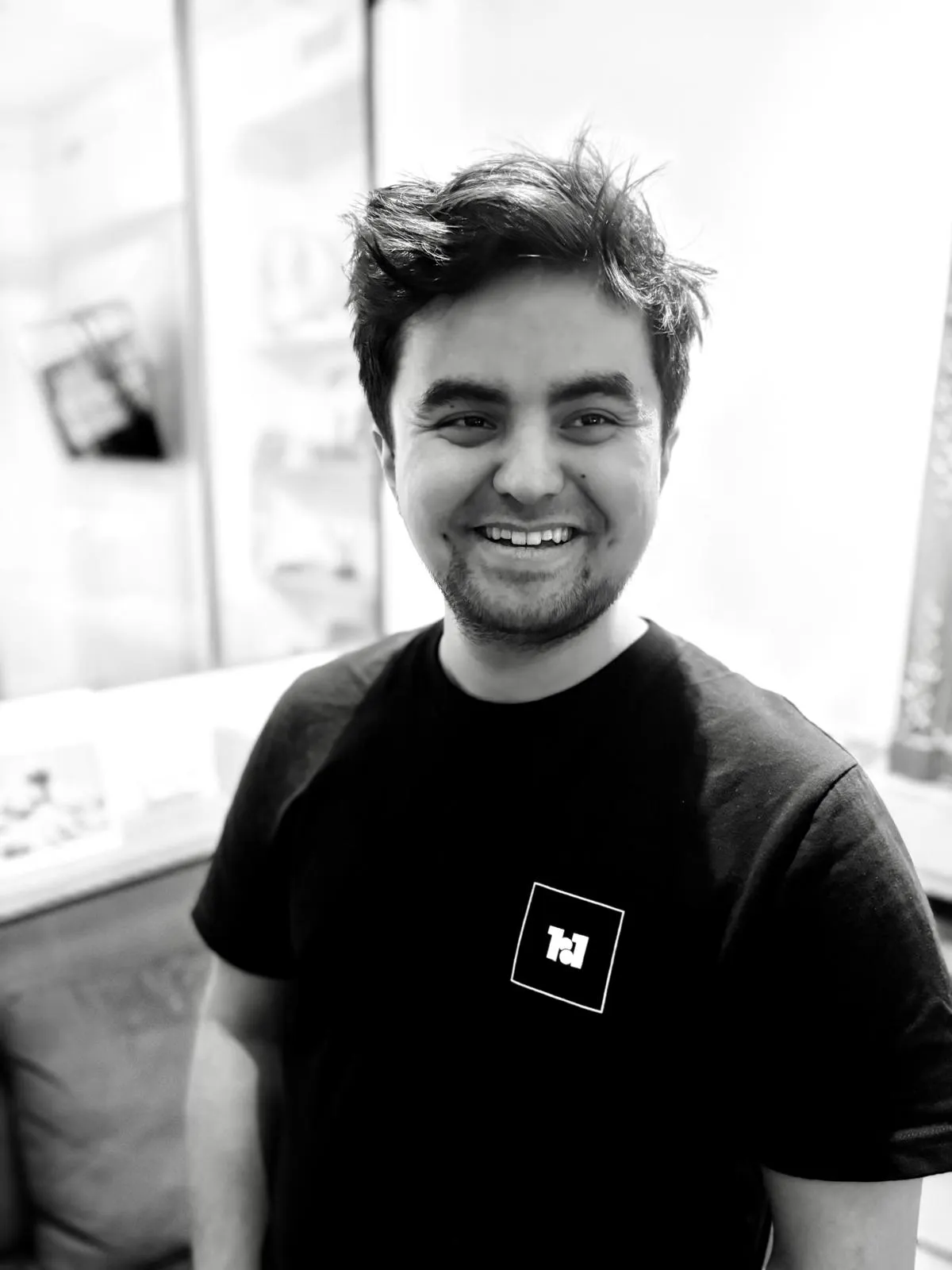 LOIC_YOSBERGUE_EDITOR_VFX_ARTIST_1TO1