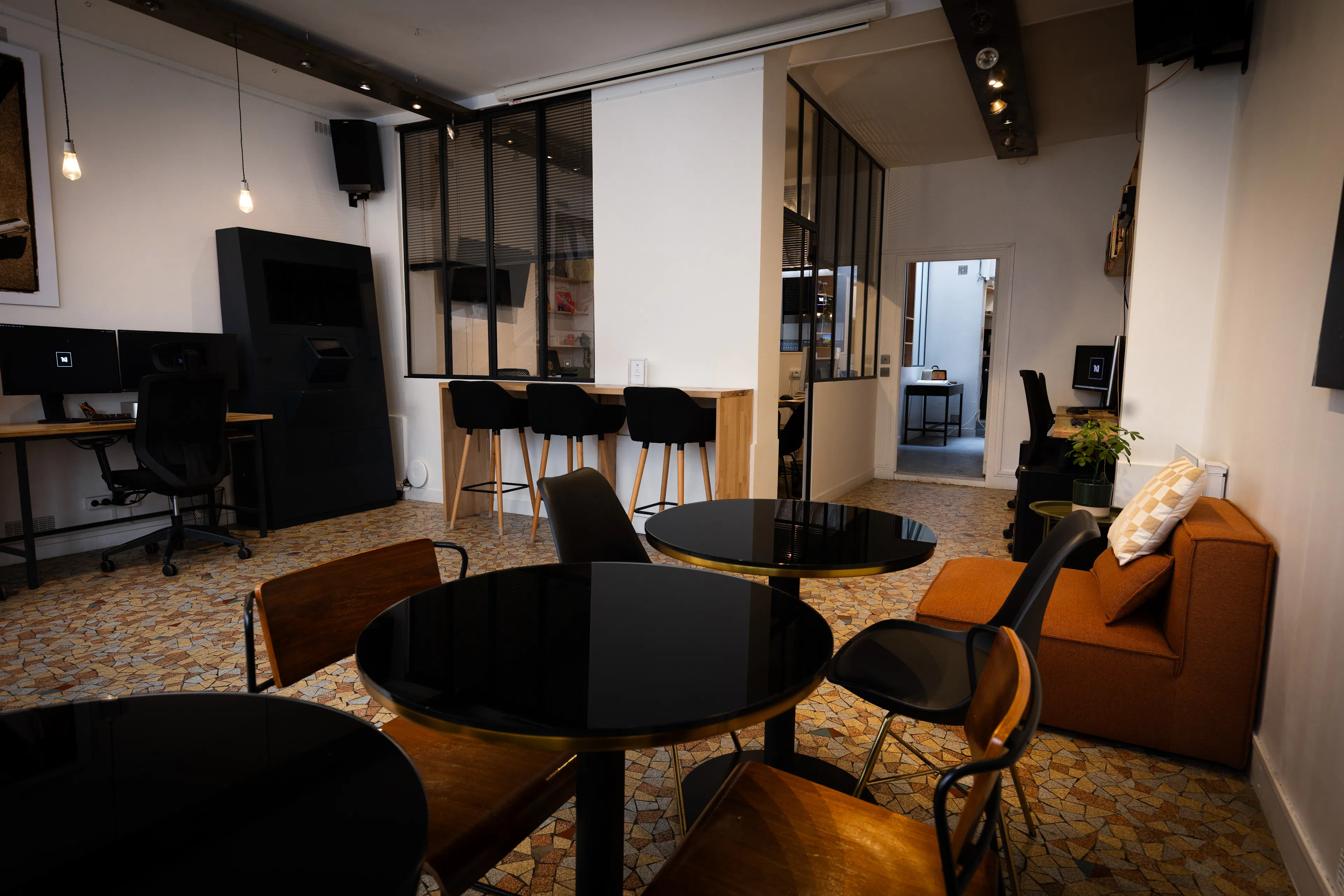 PHOTO OPEN SPACE 1TO1