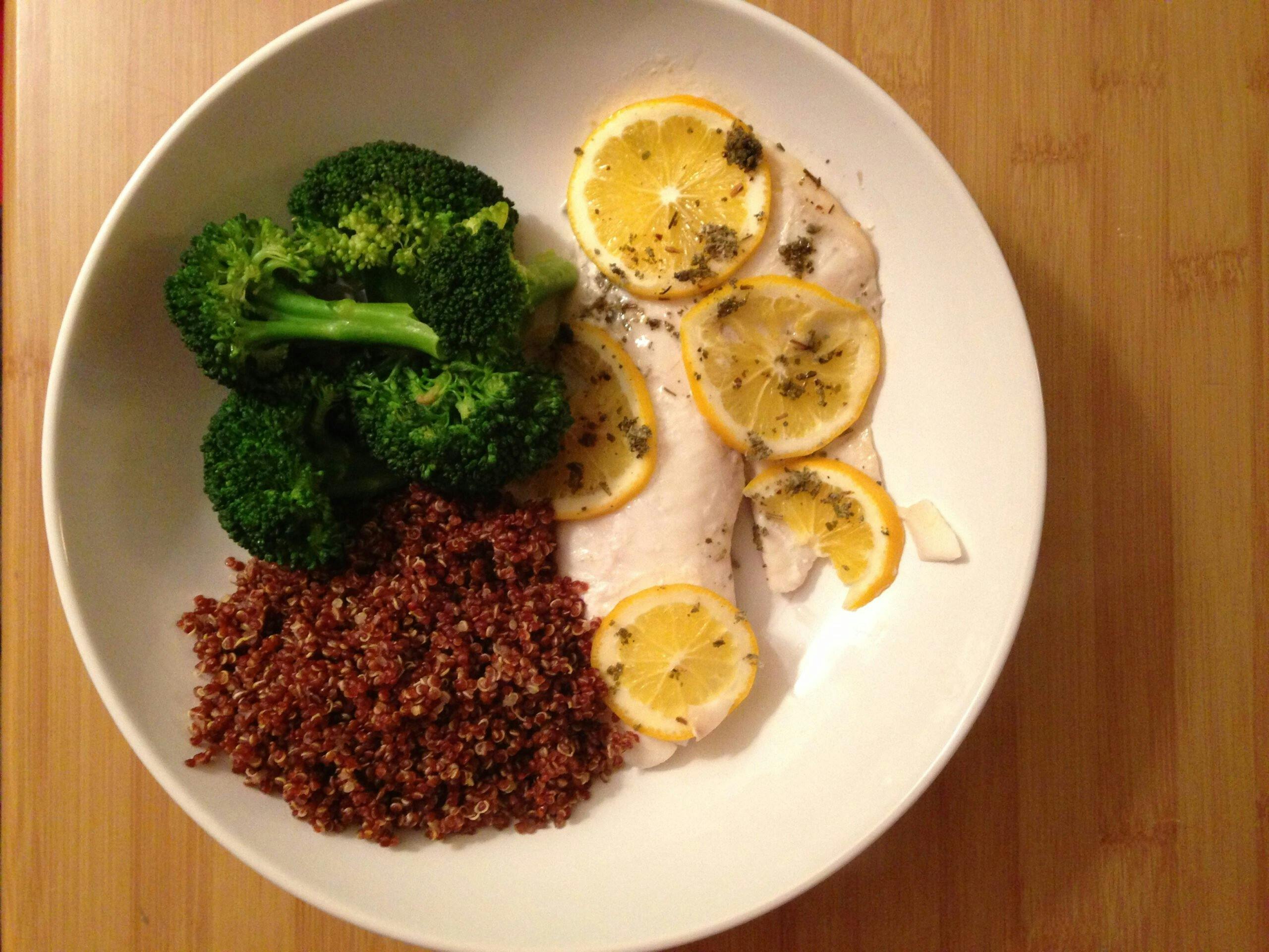 healthy-eating-dinner-fish-fresh-plated-birdseyeview_t20_X2Ay8z