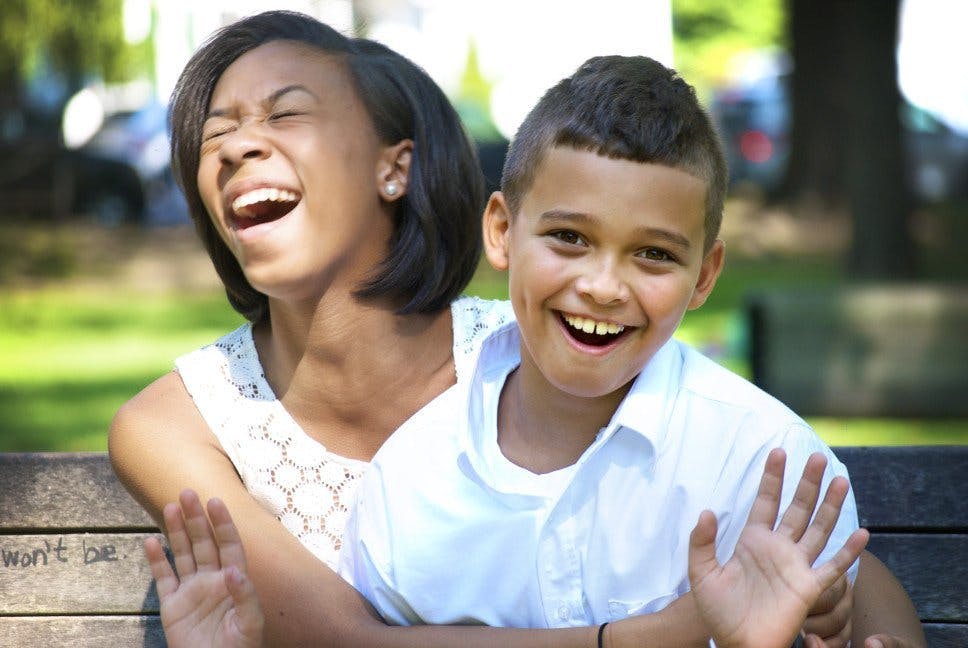 siblings-laughing-and-having-fun-outside_t20_8BQb1V