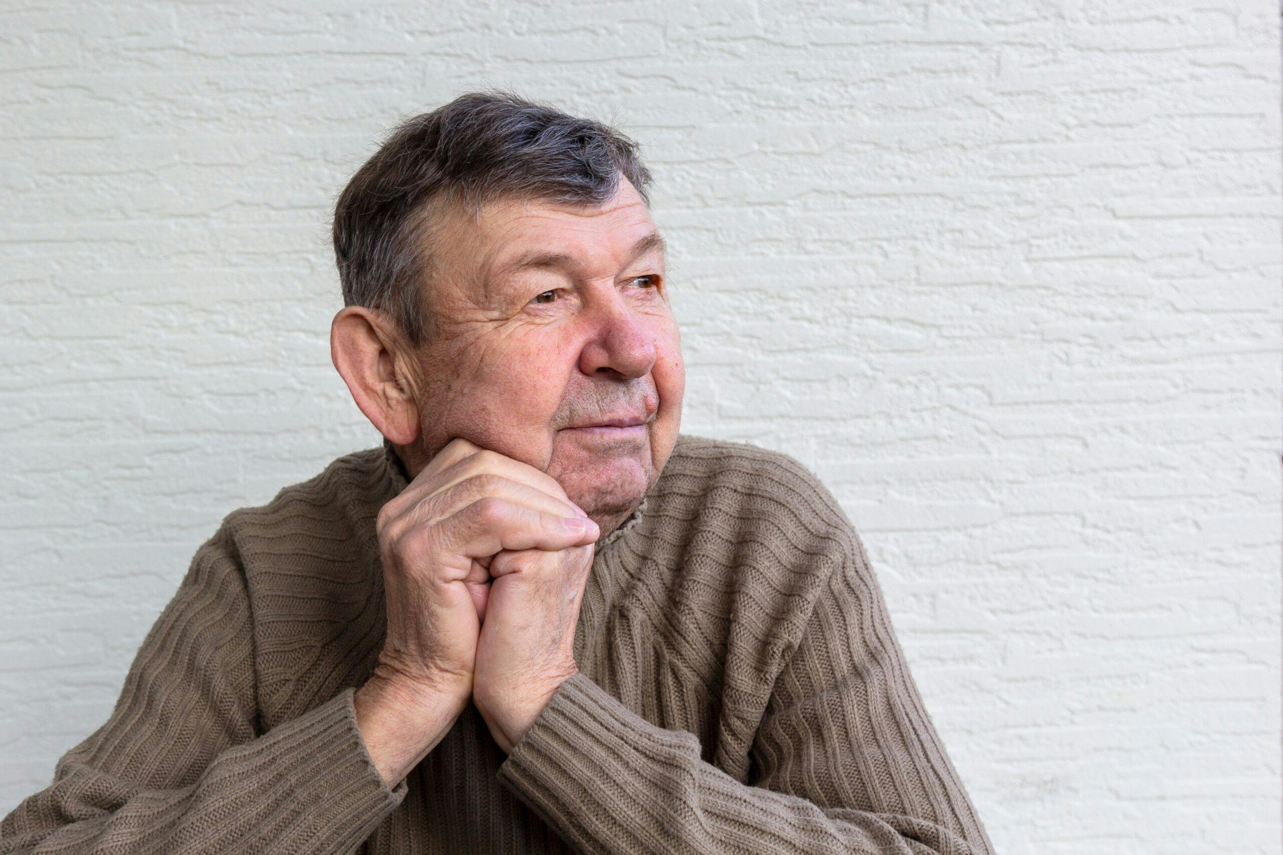 portrait-of-elderly-man-old-senior-crossed-wrinkled-hands-close-up-of-face-copy-space-grandfather_t20_8dZPzW