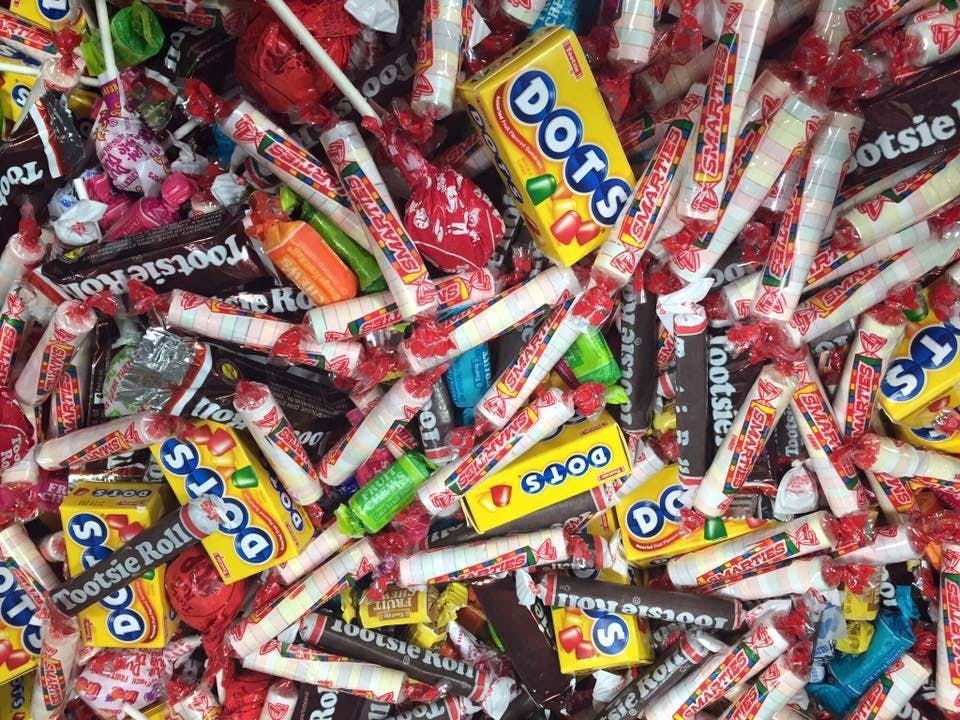 colorful-candy-display_t20_eVy0jv