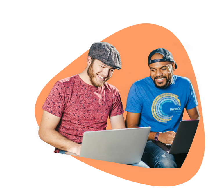 2 apprenants face à leur ordinateur | 360Learning