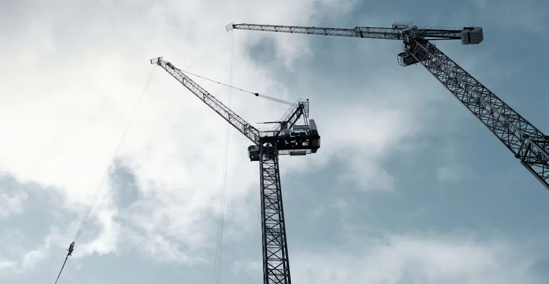 7 leistungsstarke LMS für die Baubranche: Compliance & Sicherheit im Griff