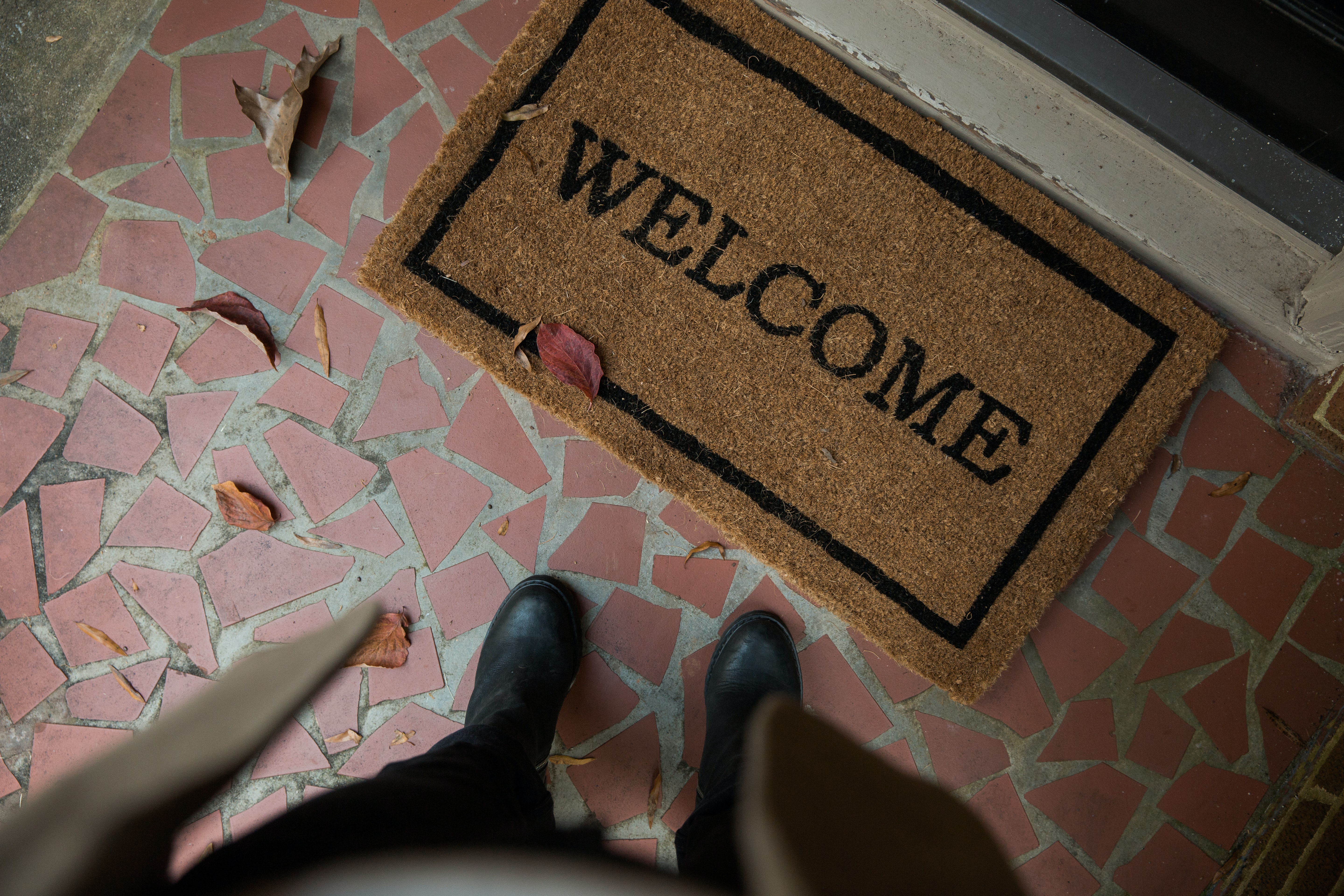 welcome mat representing customer onboarding best practices