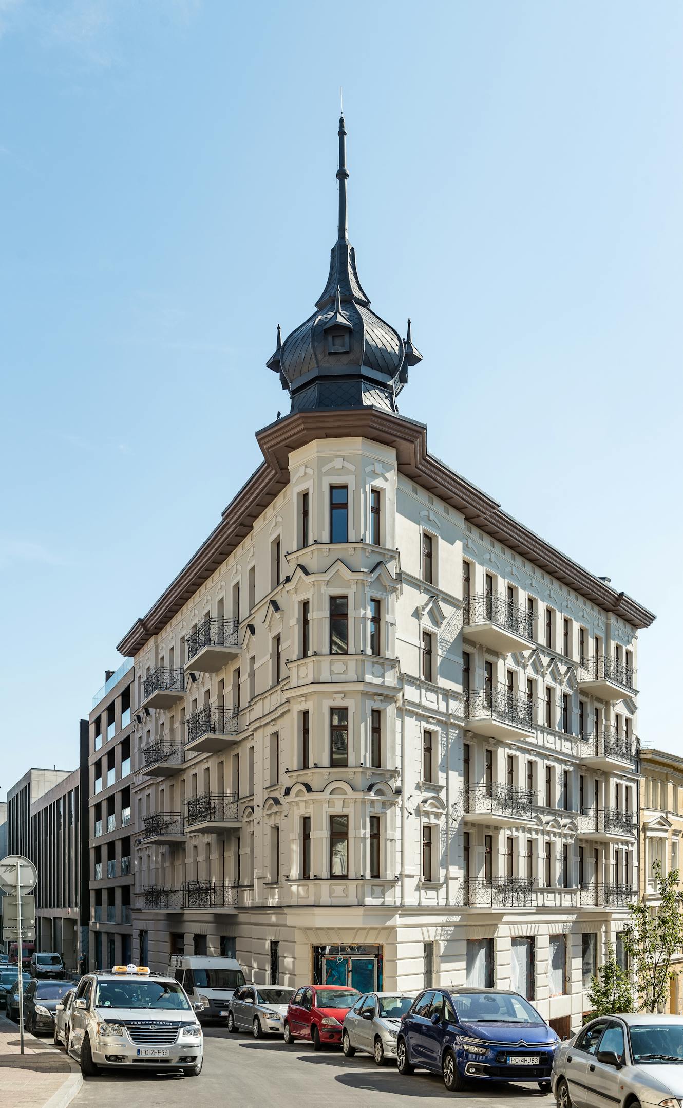 Fot. Constructa Plus. „Żelazko” w Poznaniu – budynek przy ul. Ogrodowej 19 to niemal całkowicie odbudowany obiekt, który jeszcze niedawno stanowił jedynie zachowany fragment kilku ścian. Projekt zrealizowany przez firmę Constructa Plus
