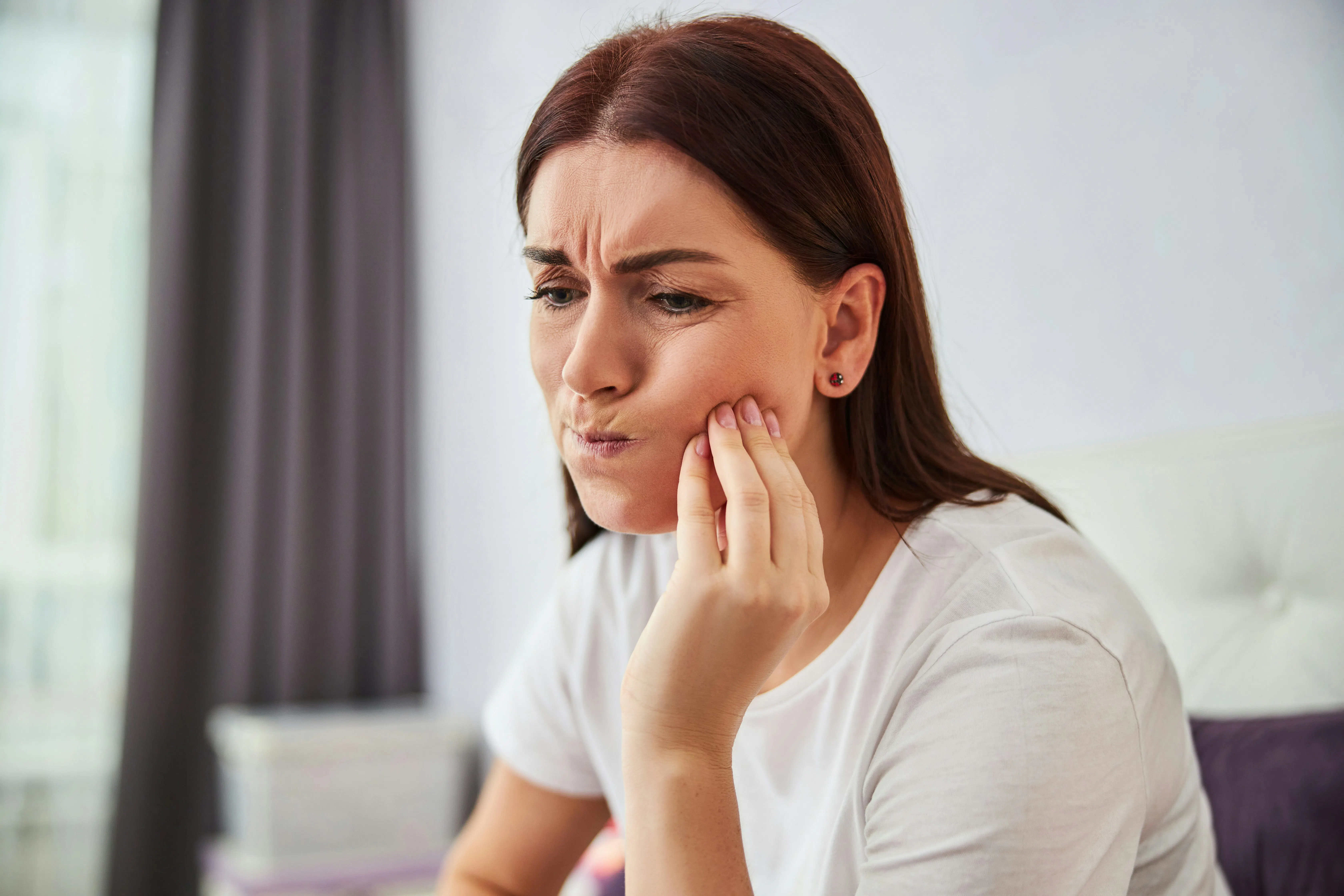 Tooth Sensitivity or a Cavity? Key Differences Dentists Look For