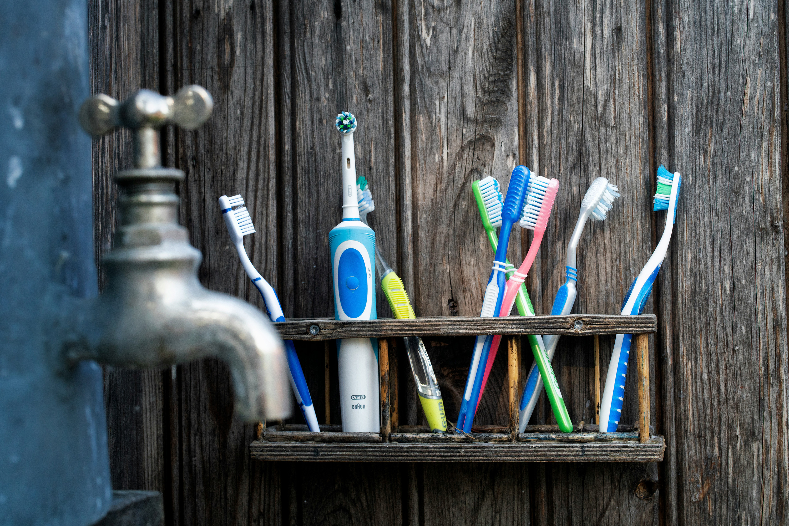 How do I choose the right toothbrush?