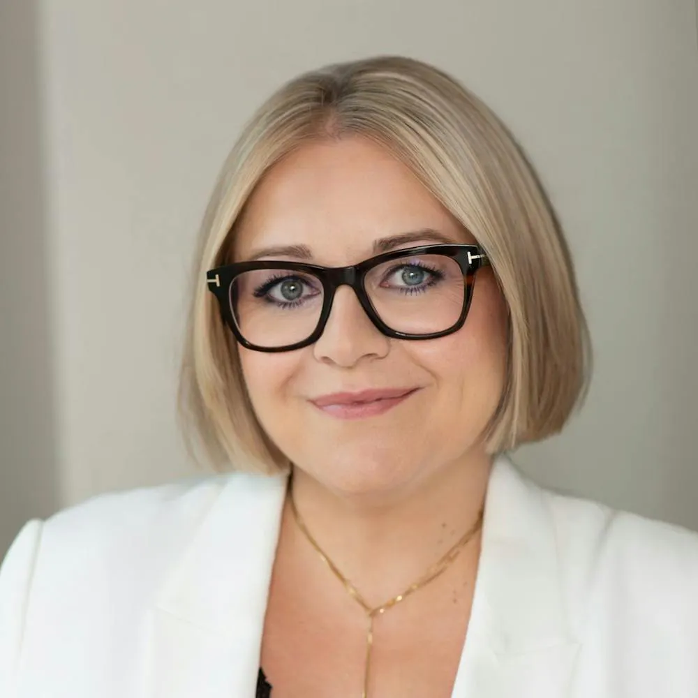 Lyndsey Simpson Headshot