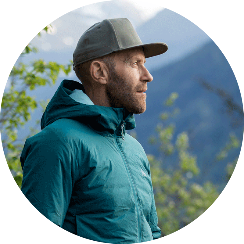 Portrait of Svein Tuft in a cap and insulated jacket in the mountains
