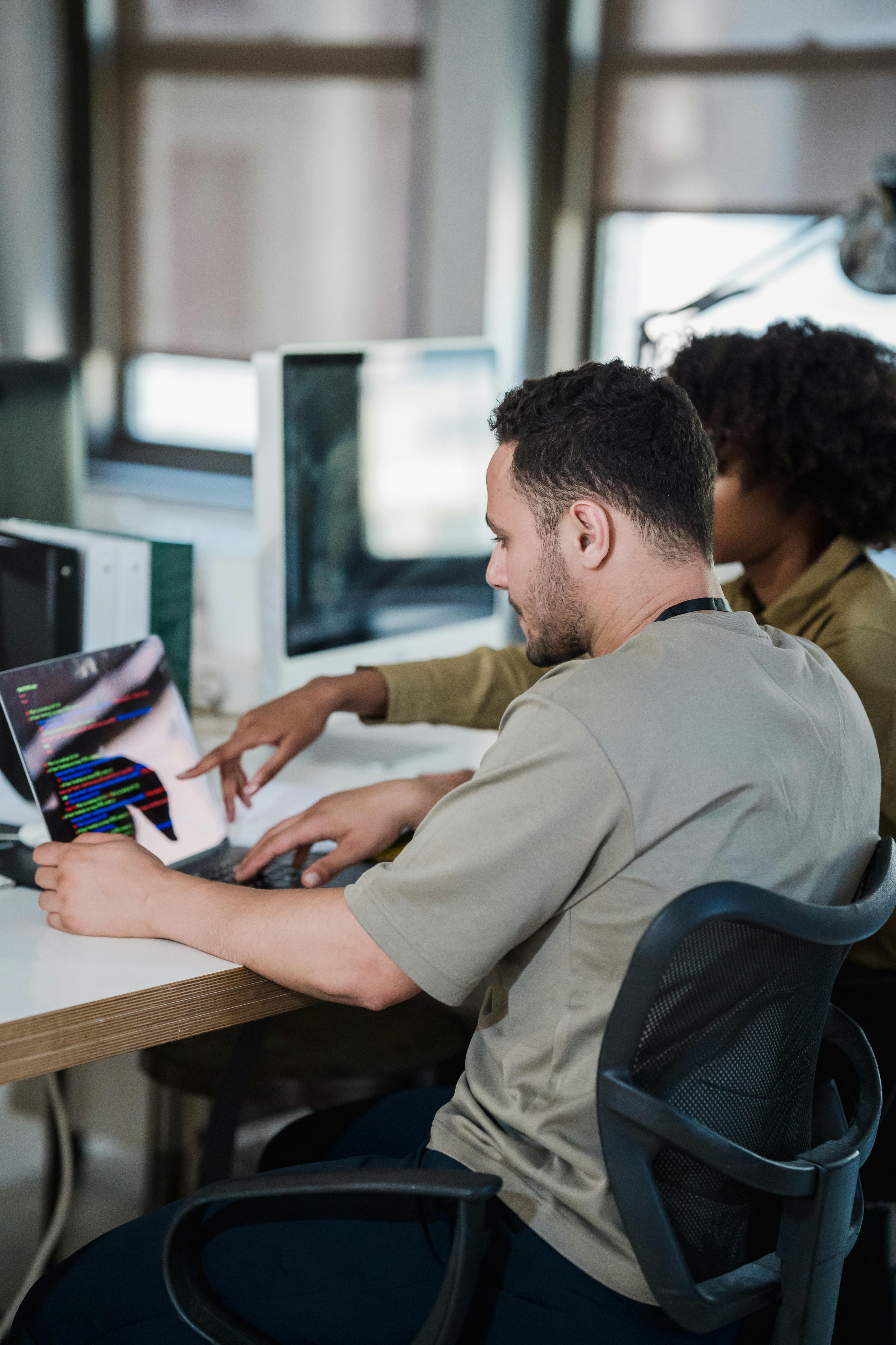 Hoe manage je een remote team? 5 tips om op afstand samen te werken.
