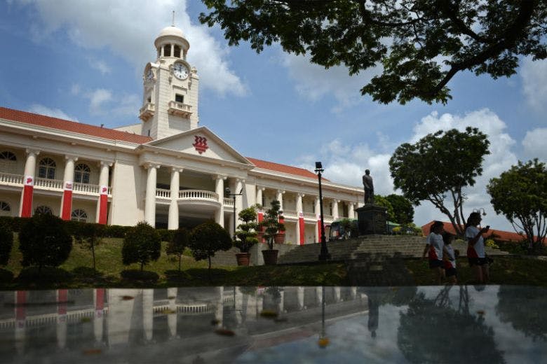 Hwa Chong Institution is amongst one of the many elite schools in the vicinity of RoyalGreen.