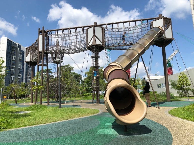 Located within walking distance from Parc Central Residences, Tampines Green Forest Park is an ideal place for children to spend the afternoon exploring the cargo net course and playground.