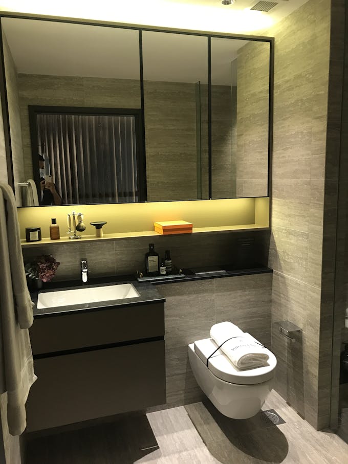 the commodore 2 bedroom bathroom
