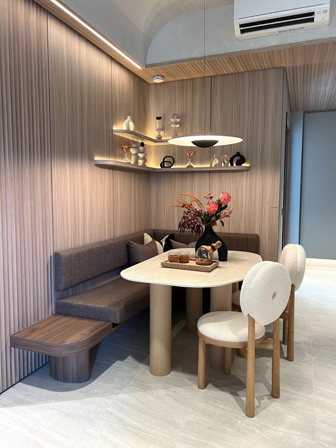 the reserve residences 3 bedroom creekside dining area
