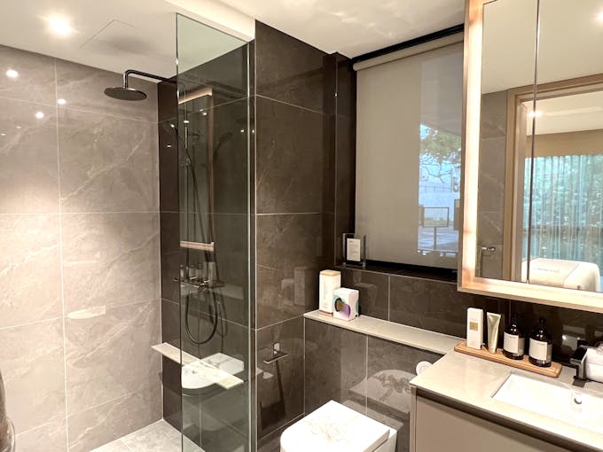 pinetree hill 3 bedroom master bathroom