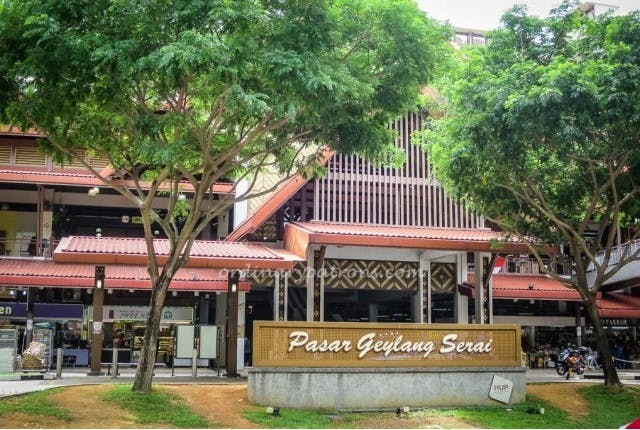 Offering a wide variety of food and snacks, Gelang Serai Market is one to satisfy all your food cravings